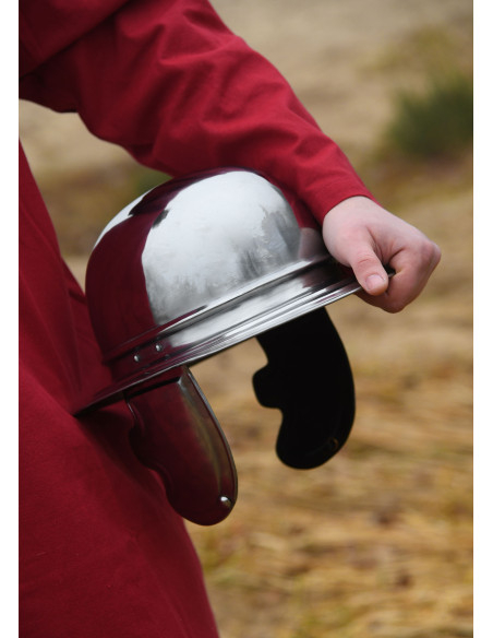 Capacete Galo, tipo Alesia, em aço