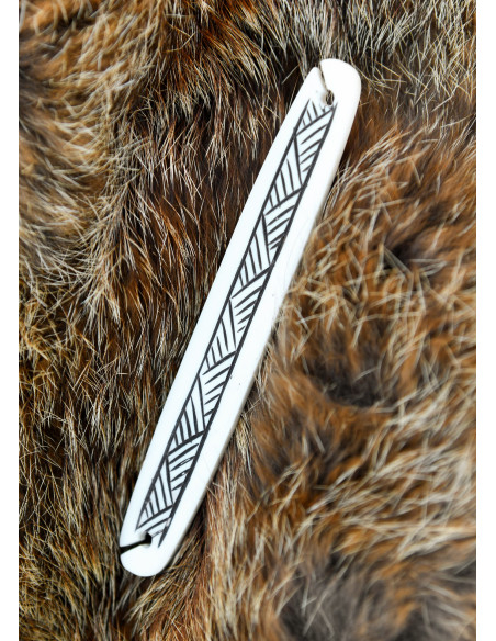 Lançadeira medieval de osso para tecer