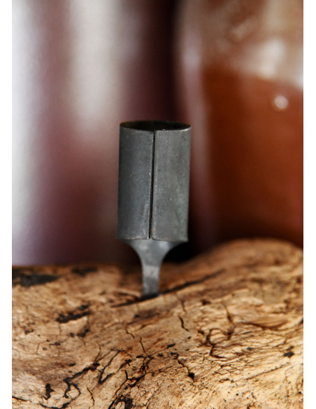 Suporte de vela medieval em aço