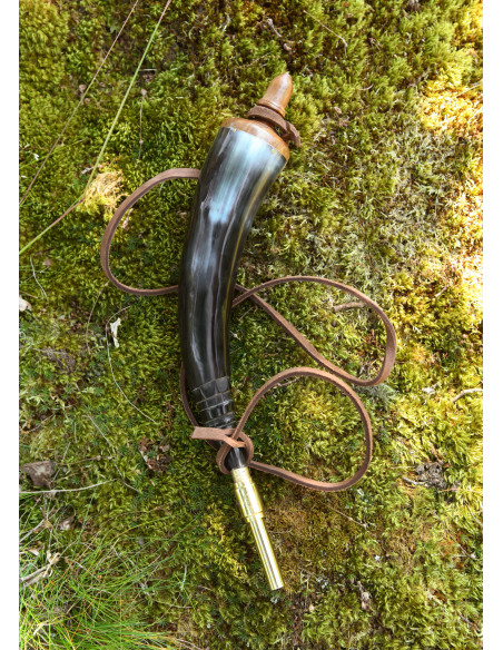 Pólvora de chifre com tampa de latão...