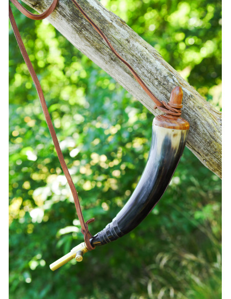 Pólvora de chifre com tampa de latão...