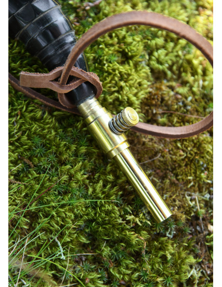 Pólvora de chifre com tampa de latão...