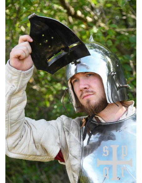 Bacinete Medieval com viseira e tampa...