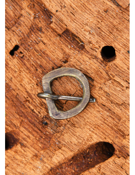 Fivela de cinto medieval pequena, latão