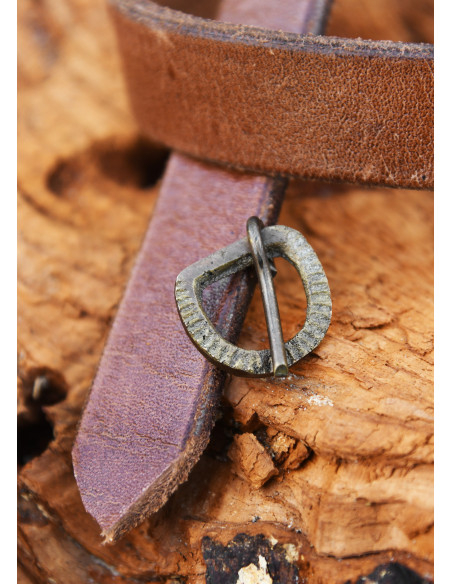 Fivela de cinto medieval pequena, latão