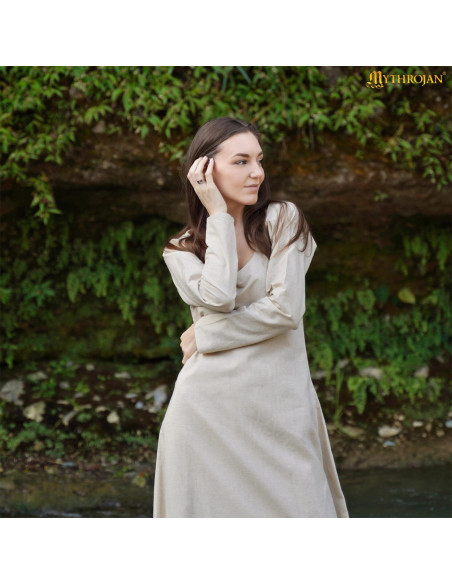 Vestido medieval de gola redonda...