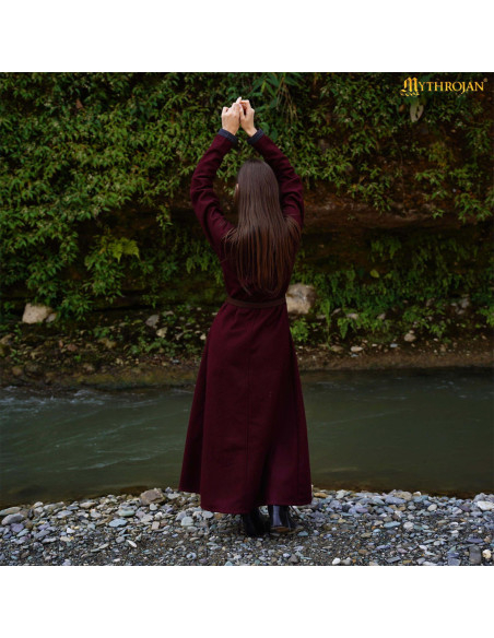 Vestido viking com bordas decorativas...