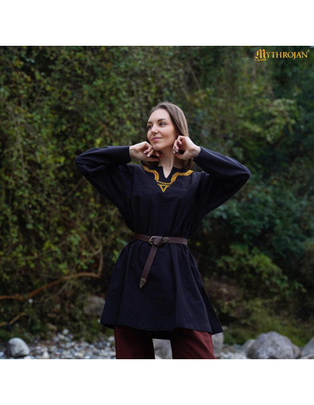 Túnica medieval de algodão com gola...