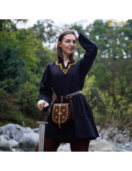 Túnica medieval de algodão com gola...