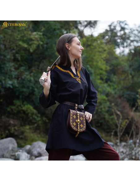 Túnica medieval de algodão com gola...