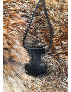 Pingente Martelo de Thor em chifre