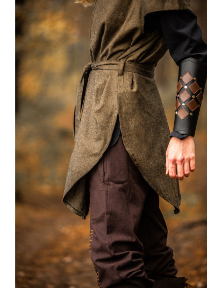 Túnica medieval com capuz modelo...