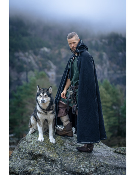 Capa viking em lã com capuz modelo...