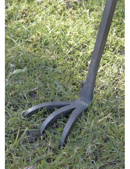 Tripé grande, forjado à mão, aprox....