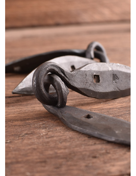 Dobradiças de baú viking feitas à mão