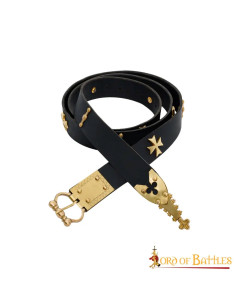 Cinto medieval de couro com detalhes em latão