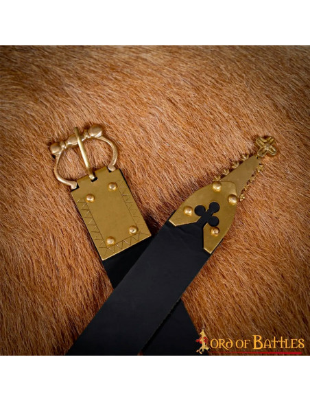 Cinto medieval de couro com detalhes...
