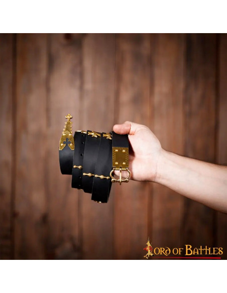 Cinto medieval de couro com detalhes...