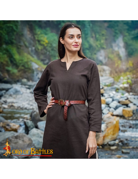 Cinto medieval em couro com design de...