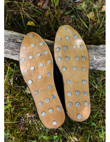 Sapatos medievais altos com cadarços