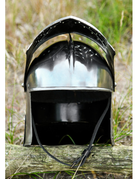 Touca medieval com viseira, ano 1490