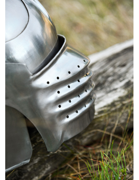 Touca medieval com viseira, ano 1490