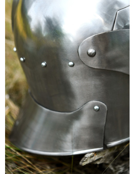 Touca medieval com viseira, ano 1490