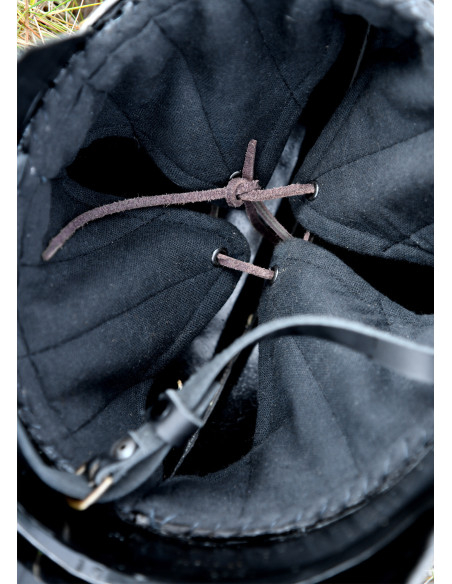 Touca medieval com viseira, ano 1490