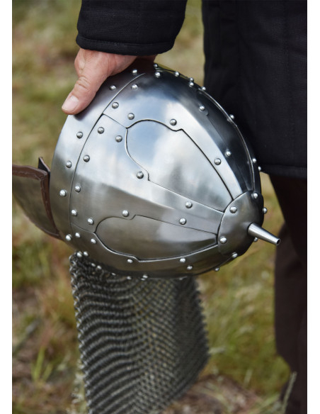 Capacete Spangenhelmet com protetores...