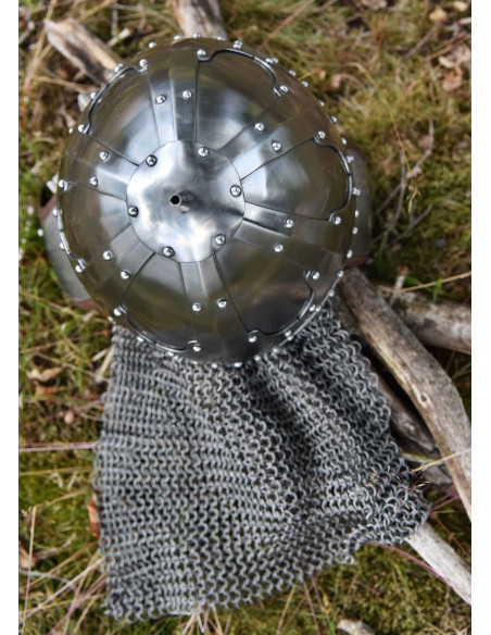 Capacete Spangenhelmet com protetores...