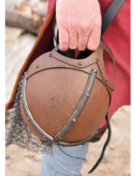 Capacete Viking Gjermundbu com cota...