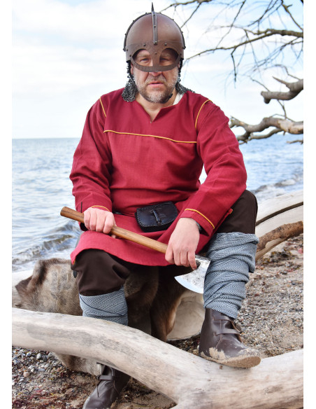 Capacete Viking Gjermundbu com cota...