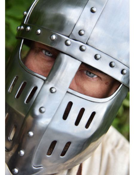 Capacete Spangenhelmet com viseira