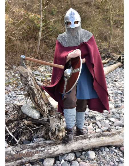 Capacete de cota de malha do período...