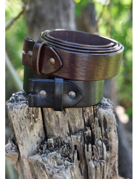 Cinto medieval sem fivela, feito de...