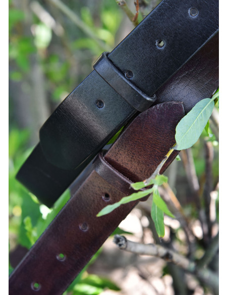 Cinto medieval sem fivela, feito de...