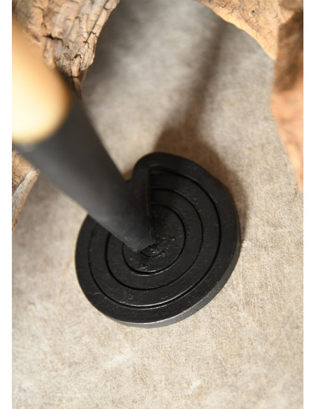 Candelabro forjado à mão com base em...