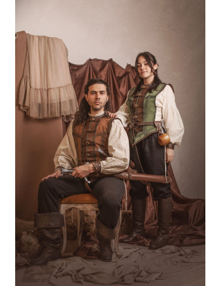 Coura medieval curta marrom em pele...