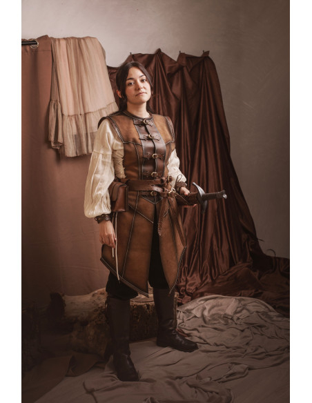 Coura medieval longa marrom em couro...